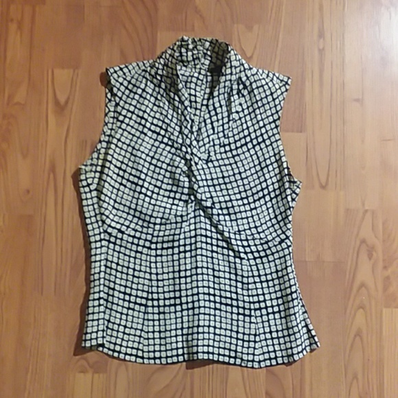 Patterned top - Picture 1 of 2